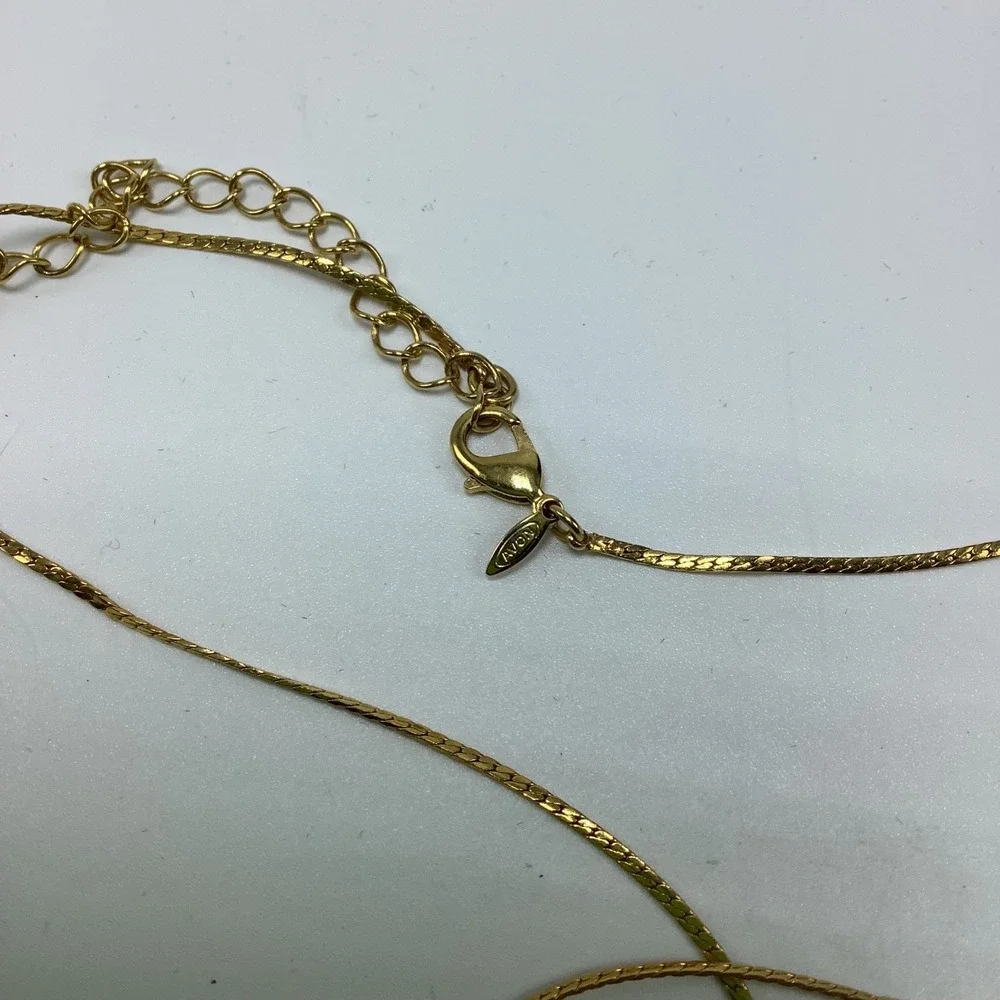 Avon Gold Tone Necklace w/ Three 3 Stone Crystal‎ Pendant